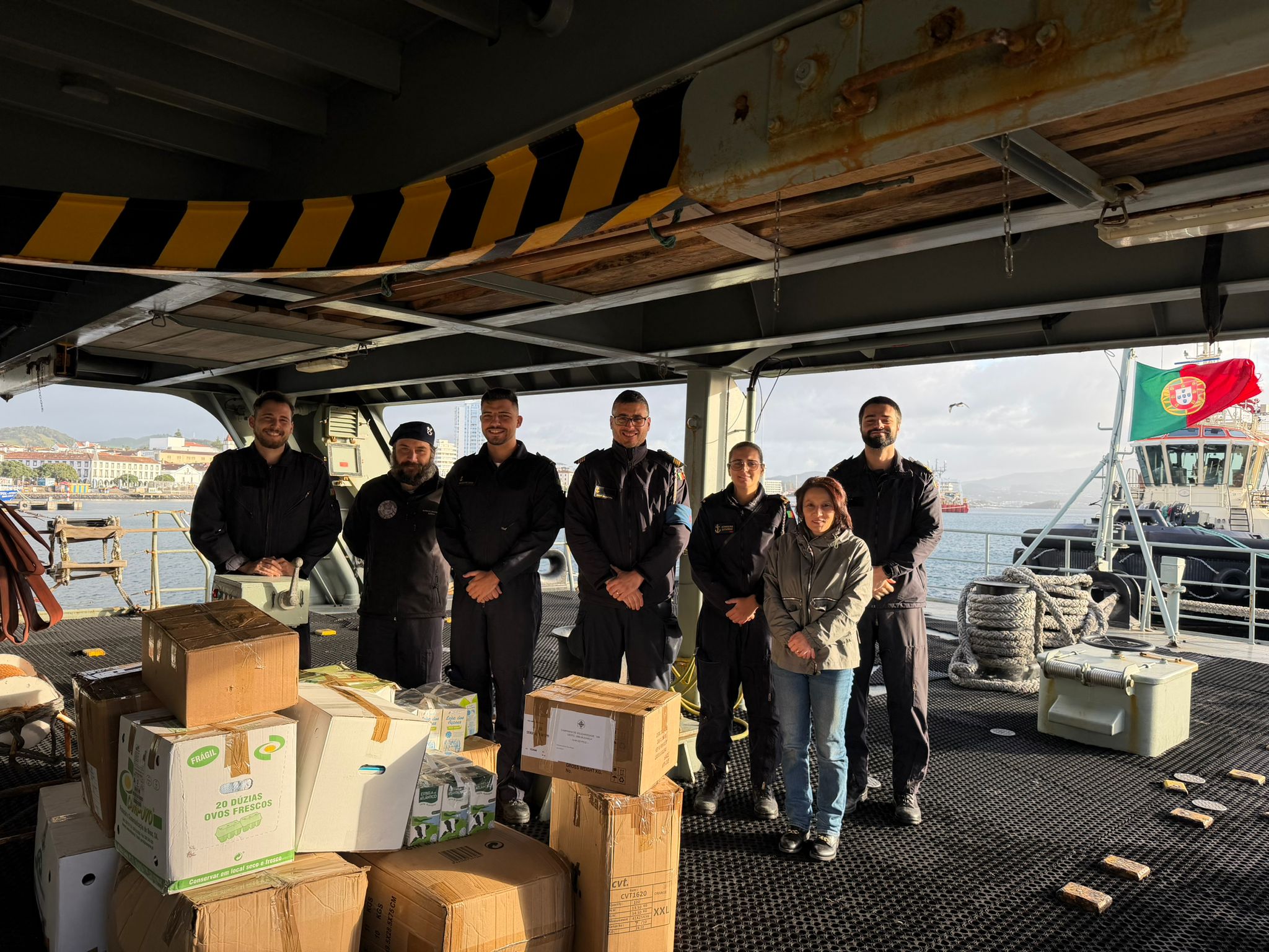 Navio da Marinha participa em ação de solidariedade nos Açores